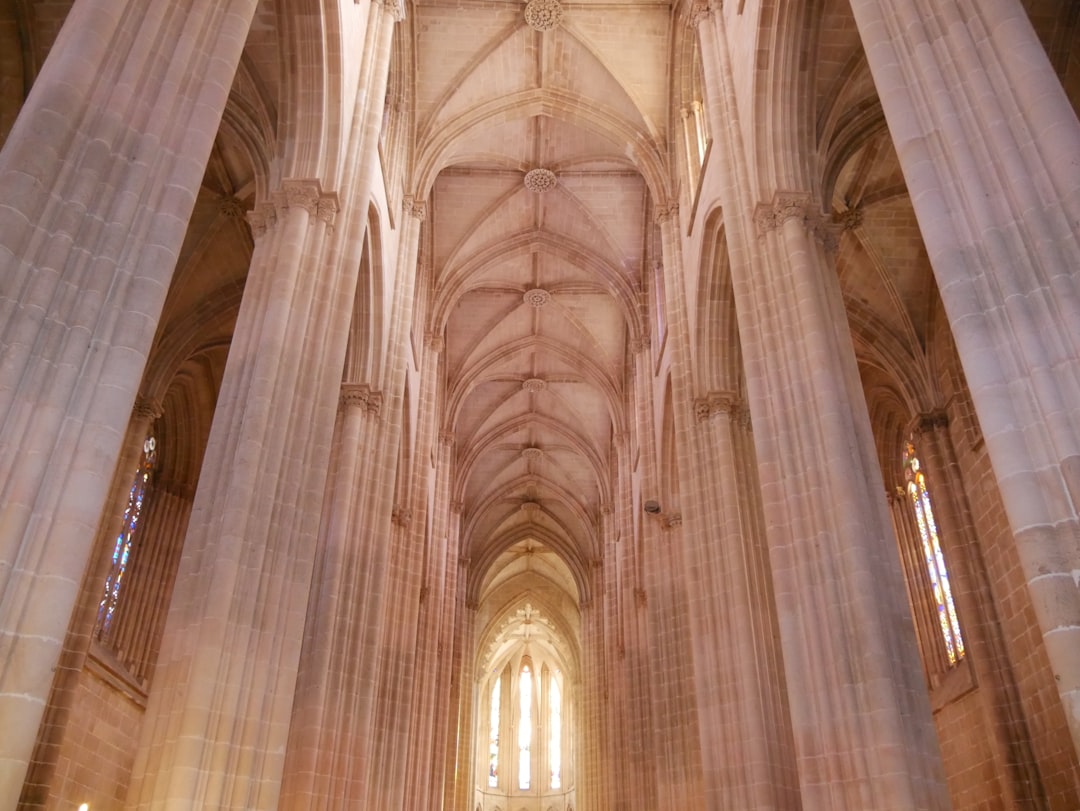 Esplora il Monastero di Batalha: un gioiello del Portogallo - Collinas | Secret World Trip Planner