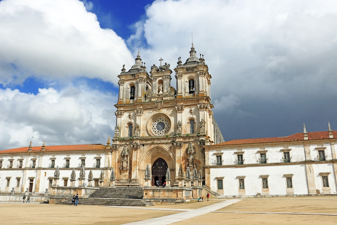 Entdecken Sie das Kloster von Alcobaça: ein historisches Juwel Portugals - Segariu | Secret World Trip Planner