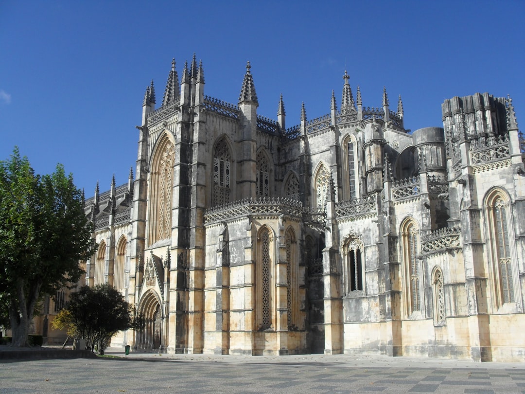 Explora el Monasterio de Batalha: una joya de Portugal - Collinas | Secret World Trip Planner