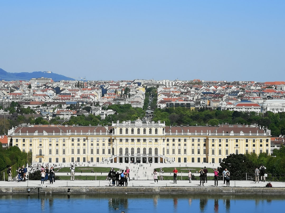シェーンブルン宮殿を発見:ウィーンの歴史と美しさ - Wien | Secret World Trip Planner