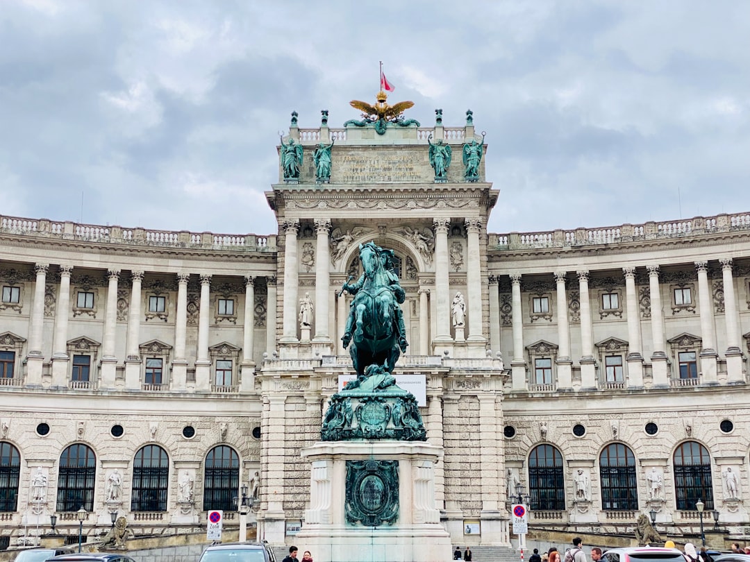 Entdecken Sie die Majestät des Hofburg-Palastes in Wien - Wien | Secret World Trip Planner