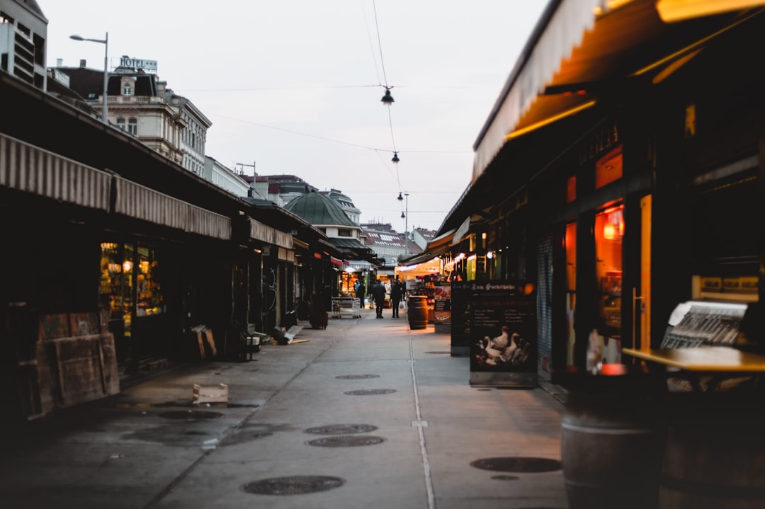 Naschmarkt em Viena: uma viagem entre sabores e cultura - Wien | Secret World Trip Planner