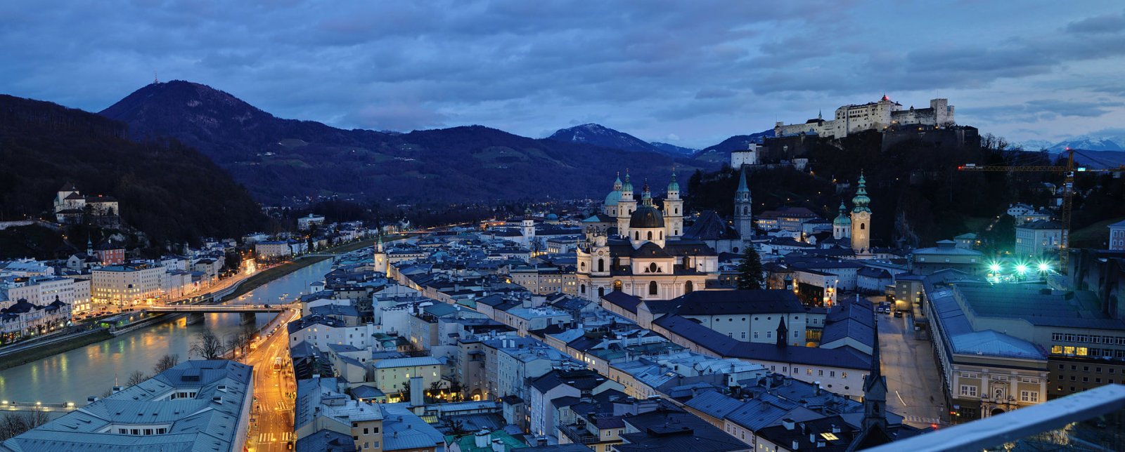 Descubre la Magia del Casco Antiguo de Salzburgo: Historia y Bellezas - Salzburg | Secret World Trip Planner