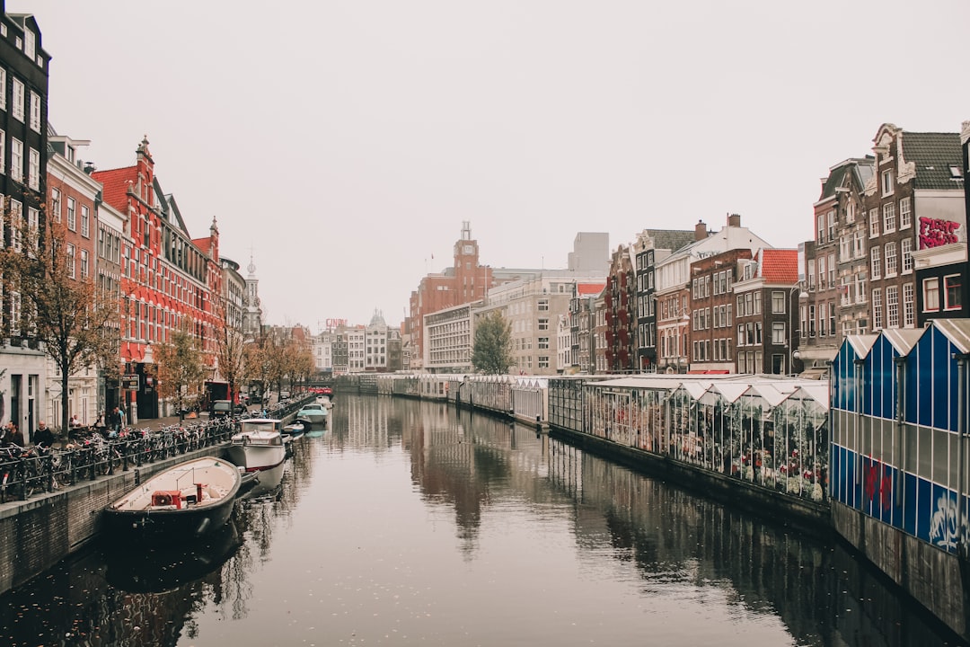 Узнайте о каналах Амстердама: Путешествие по истории и культуре - Amsterdam | Secret World Trip Planner