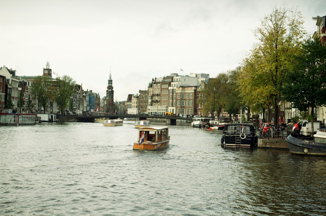 探索阿姆斯特丹的运河：历史与文化之旅 - Amsterdam | Secret World Trip Planner