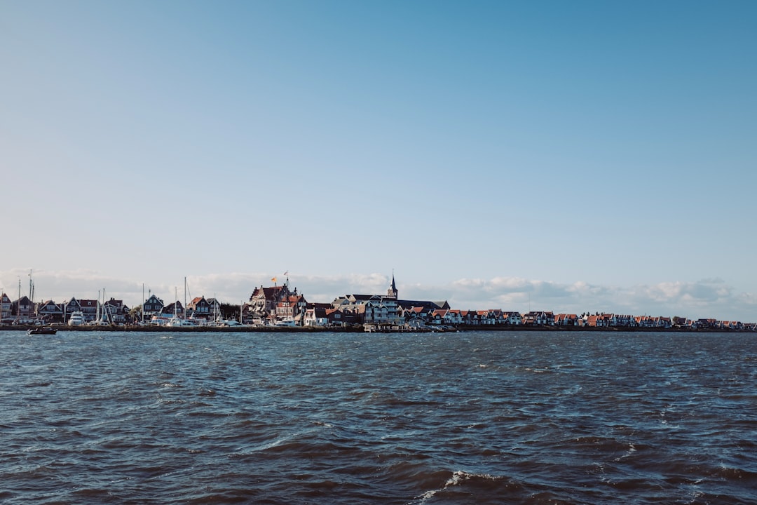 Volendam: La perla della Zuiderzee tra tradizione e modernità - Volendam | Secret World Trip Planner