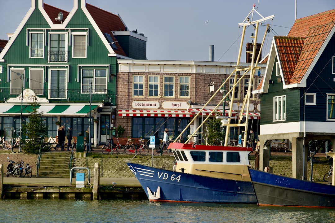 沃伦丹：传统与现代之间的祖德泽明珠 - Volendam | Secret World Trip Planner