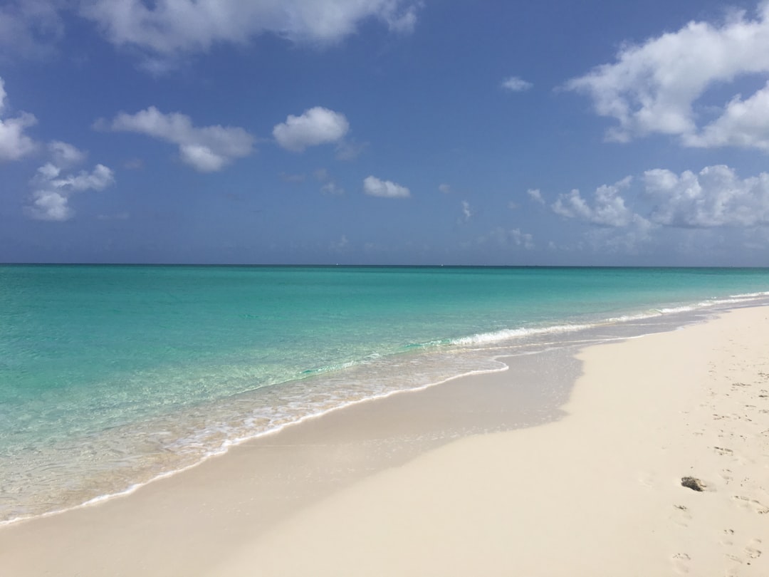 格雷斯湾:特克斯和凯科斯的海滩天堂 - Grace Bay TKCA 1ZZ | Secret World Trip Planner