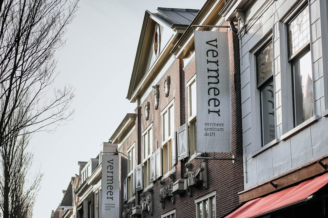 デルフトのフェルメールセンターを探る:オランダ文化の旅 - Delft | Secret World Trip Planner