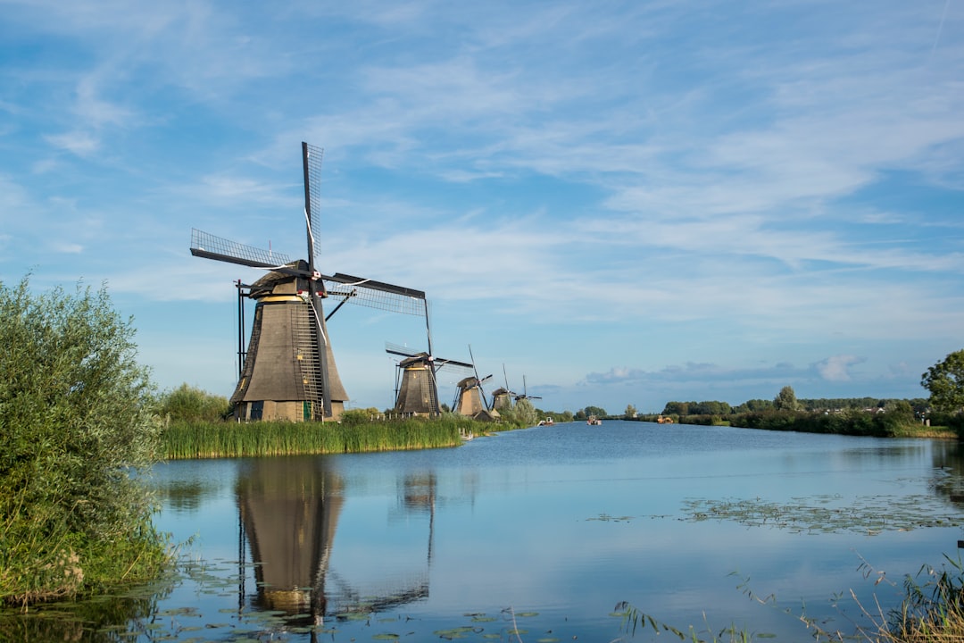 キンデルダイクを訪れる:オランダの自然の宝石 - Kinderdijk | Secret World Trip Planner