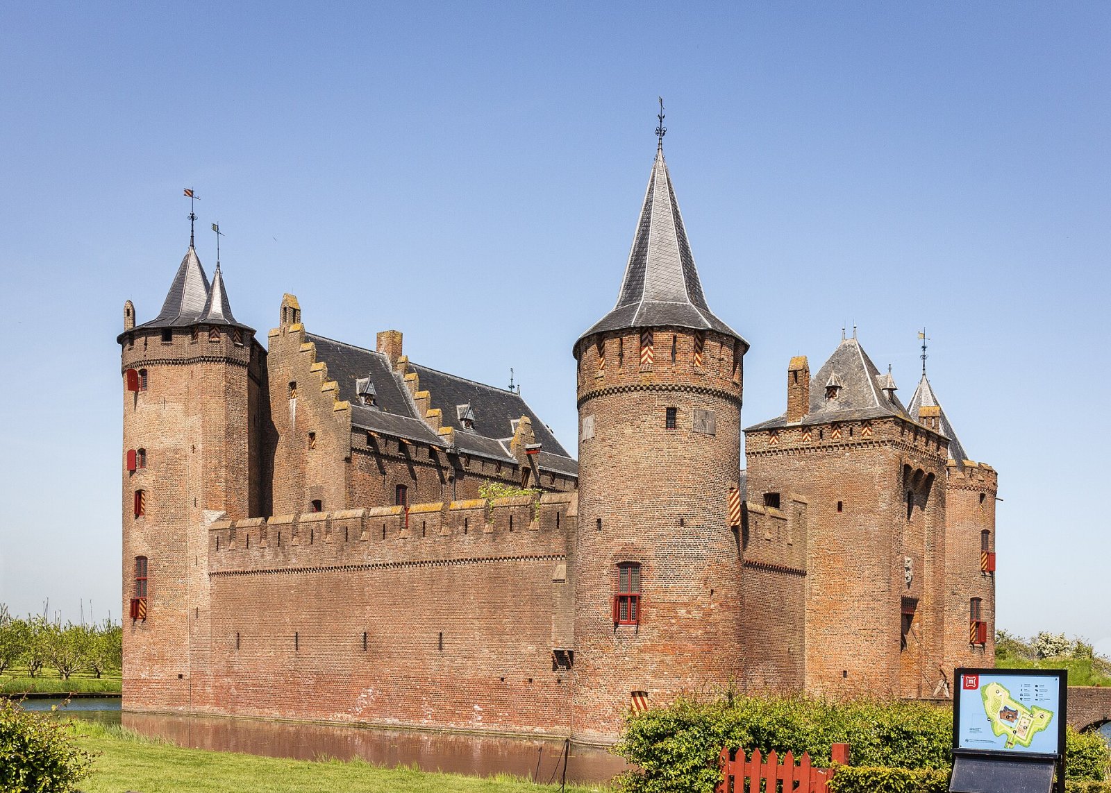 Muiderslot Castle: 荷兰历史之旅 - Muiden | Secret World Trip Planner