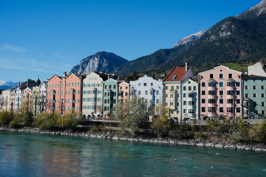 Entdecken Sie die Altstadt von Innsbruck: Geschichte und Schönheiten im Herzen Tirols - Innsbruck | Secret World Trip Planner