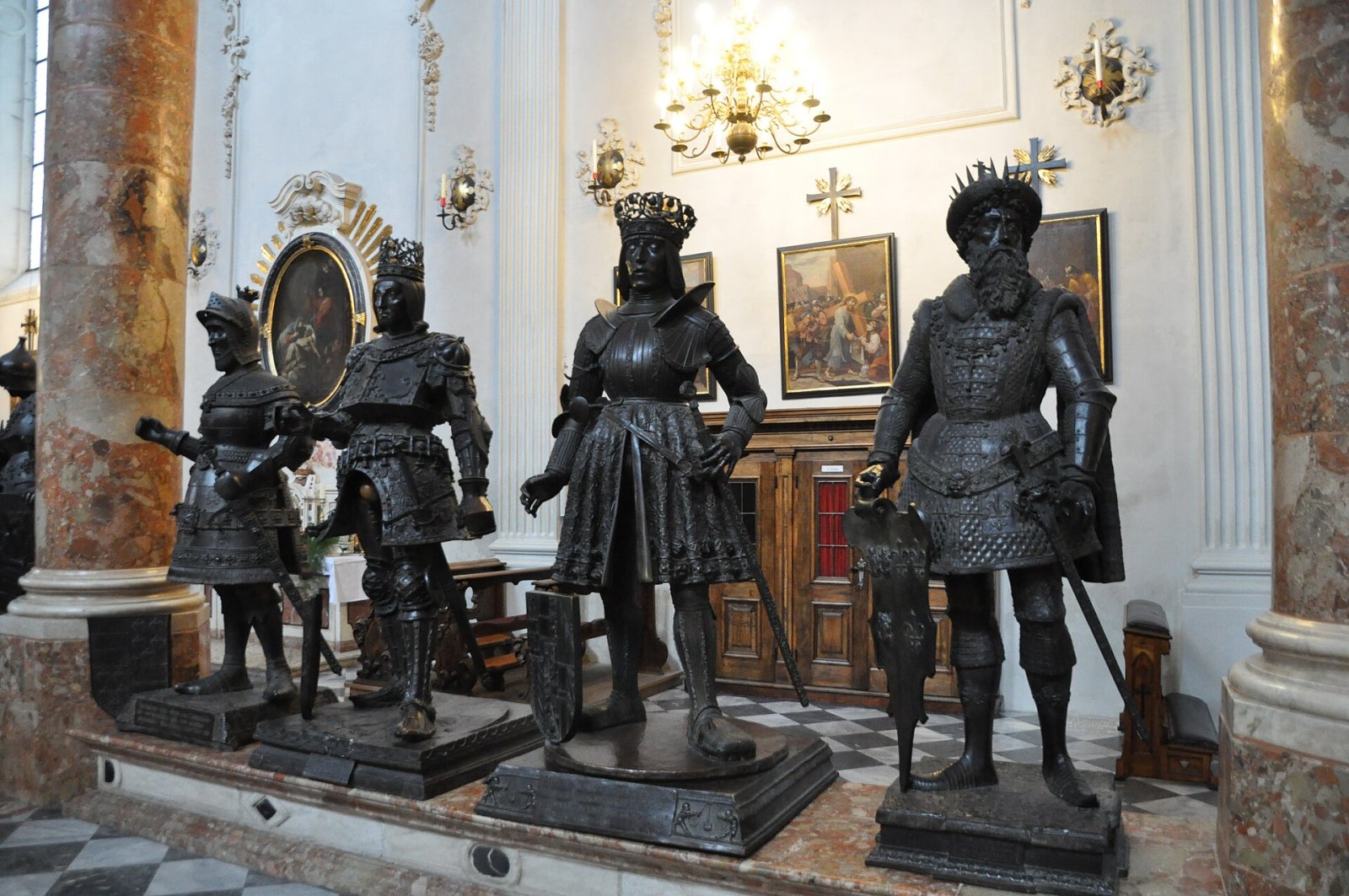 Откройте для себя Старый город Инсбрука: История и Красоты Сердца Тироля - Innsbruck | Secret World Trip Planner