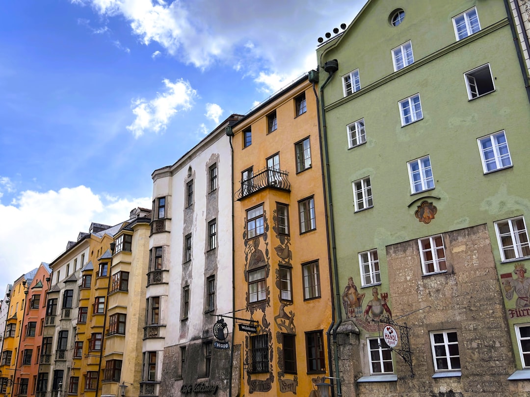 인스부르크 구시가지 탐방: 티롤의 심장부의 역사와 아름다움 - Innsbruck | Secret World Trip Planner