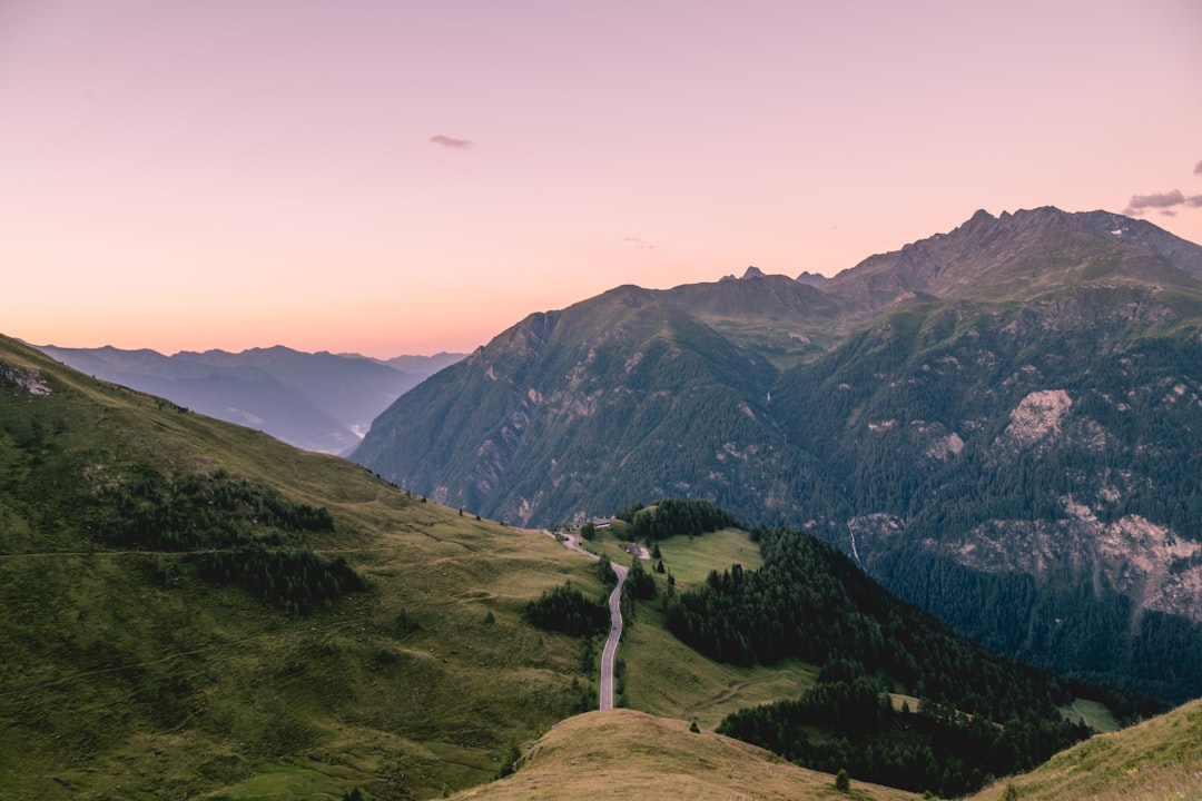 Scopri la Grossglockner High Alpine Road: un viaggio indimenticabile - Winkl | Secret World Trip Planner