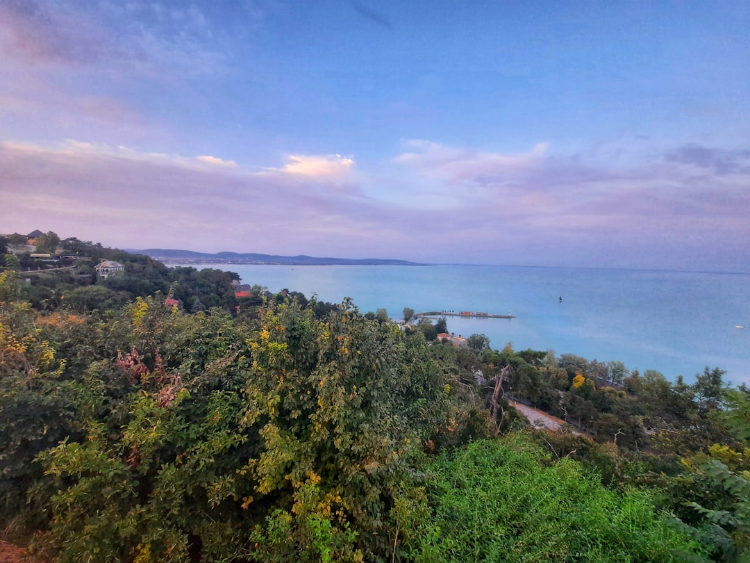 Descubre el Lago Balaton: Un Paraíso Natural en Hungría - Balatonfüred | Secret World Trip Planner
