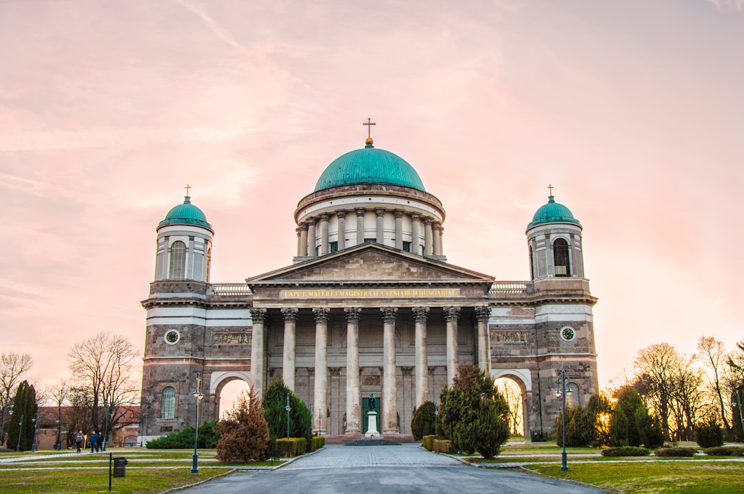 Basilique d'Esztergom : un trésor culturel de Hongrie - Esztergom | Secret World Trip Planner