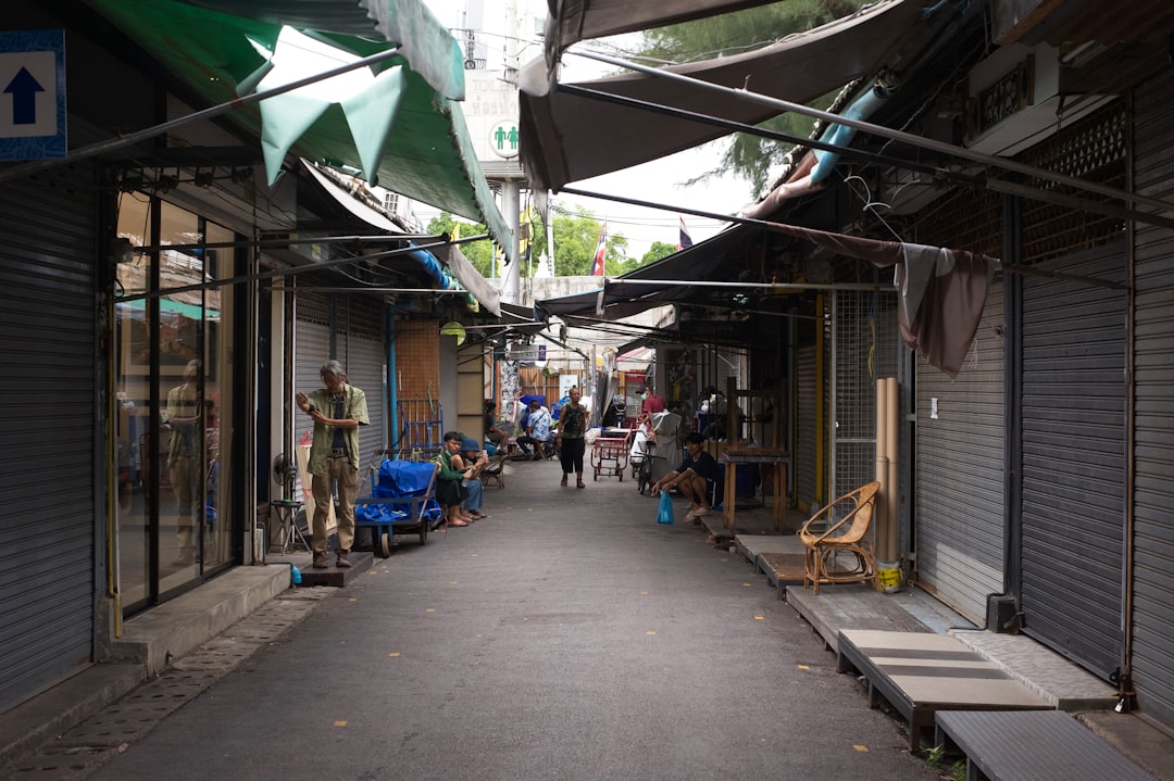 Entdecke den Chatuchak-Markt in Bangkok: Farbenpracht - Khet Chatuchak | Secret World Trip Planner