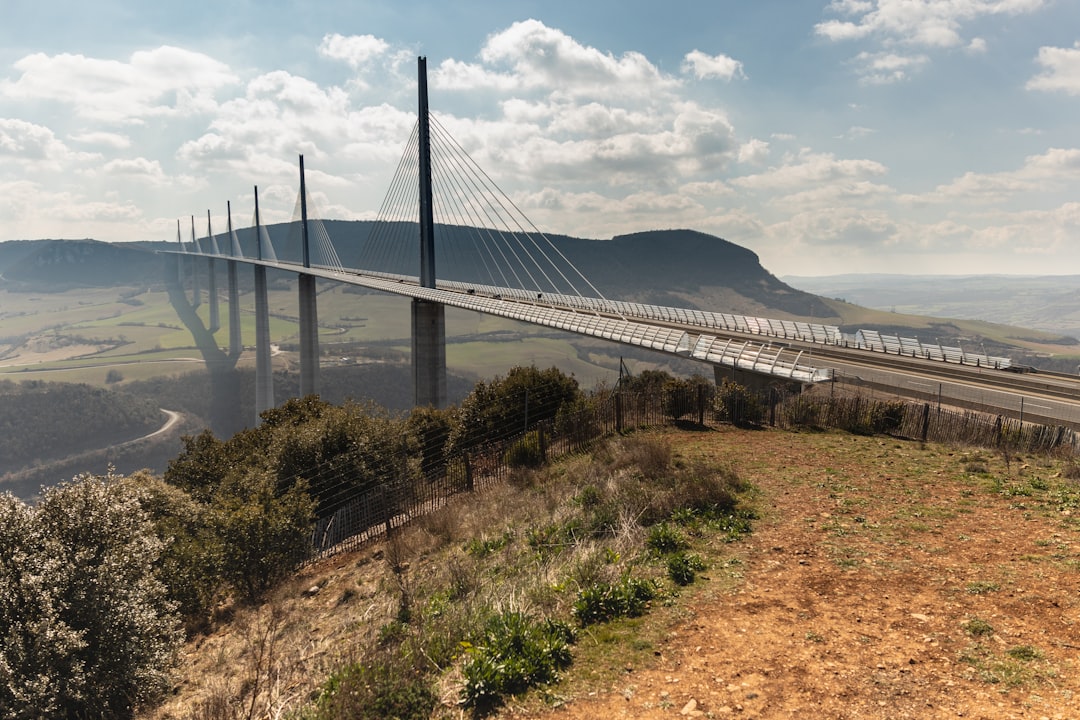 米约高架桥:欧洲的惊人之桥 - Viaduc de Millau | Secret World Trip Planner