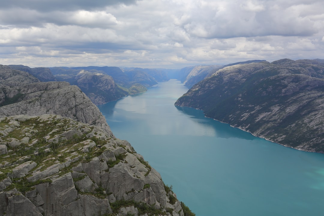 在Lysefjord观景点欣赏壮丽全景 - R13(old 1 | Secret World Trip Planner
