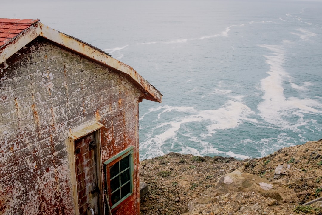 À la découverte du phare de Point Reyes : voyage entre mer et histoire - Inverness | Secret World Trip Planner