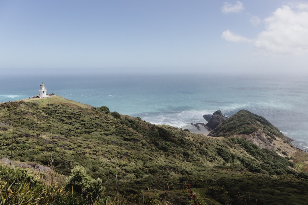 レイニガ岬の灯台:海が出会う場所 - Capo Reinga 0484 | Secret World Trip Planner