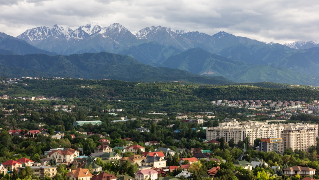 Descubre Almaty: El Mercado Verde y sus Maravillas - Almaty | Secret World Trip Planner