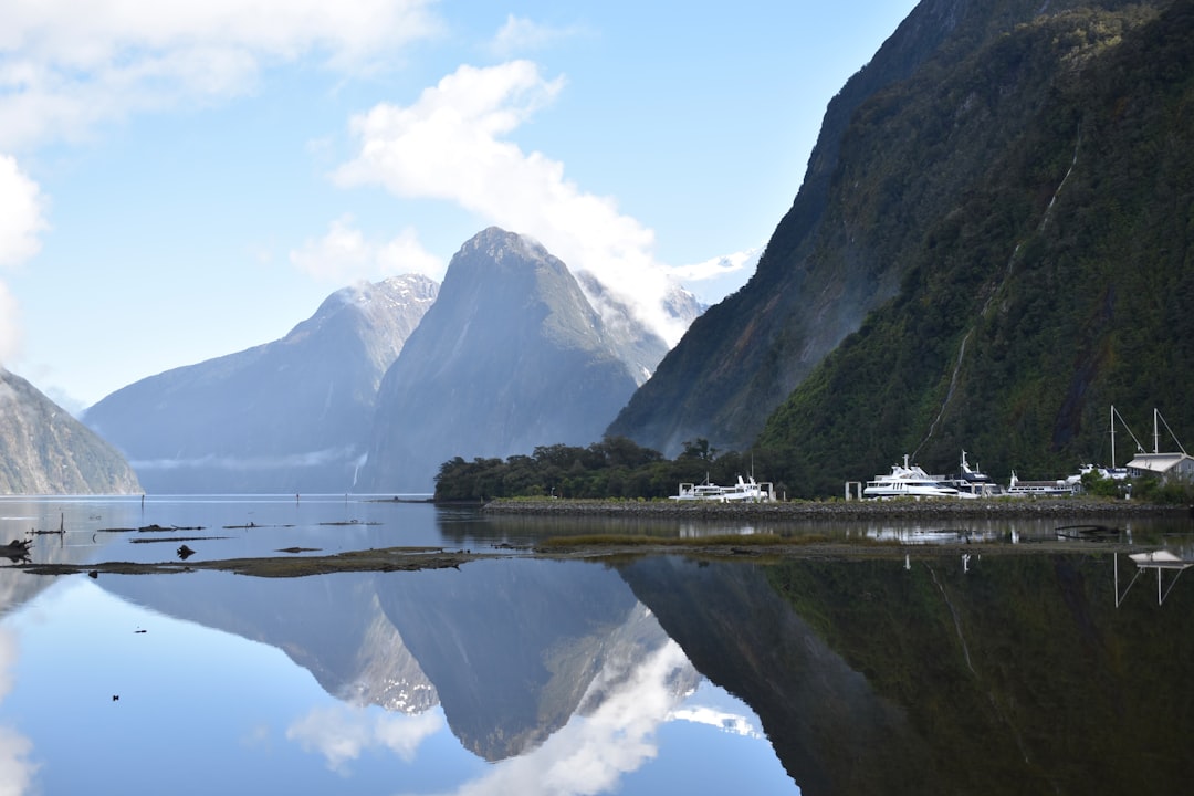 ミルフォードトラック:ニュージーランドのフィヨルドの道 - Milford Track | Secret World Trip Planner