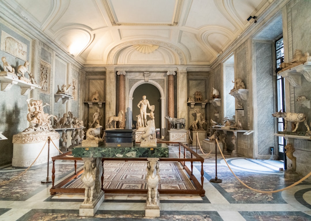 探索维乌山谷的分散圣艺术博物馆 - c/o Chiesa parrocchiale di | Secret World Trip Planner