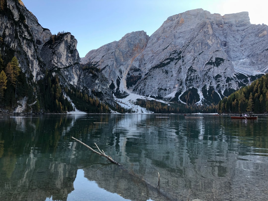 Excursions au Lac de Braies : Un Paradis Caché - St.Veit | Secret World Trip Planner