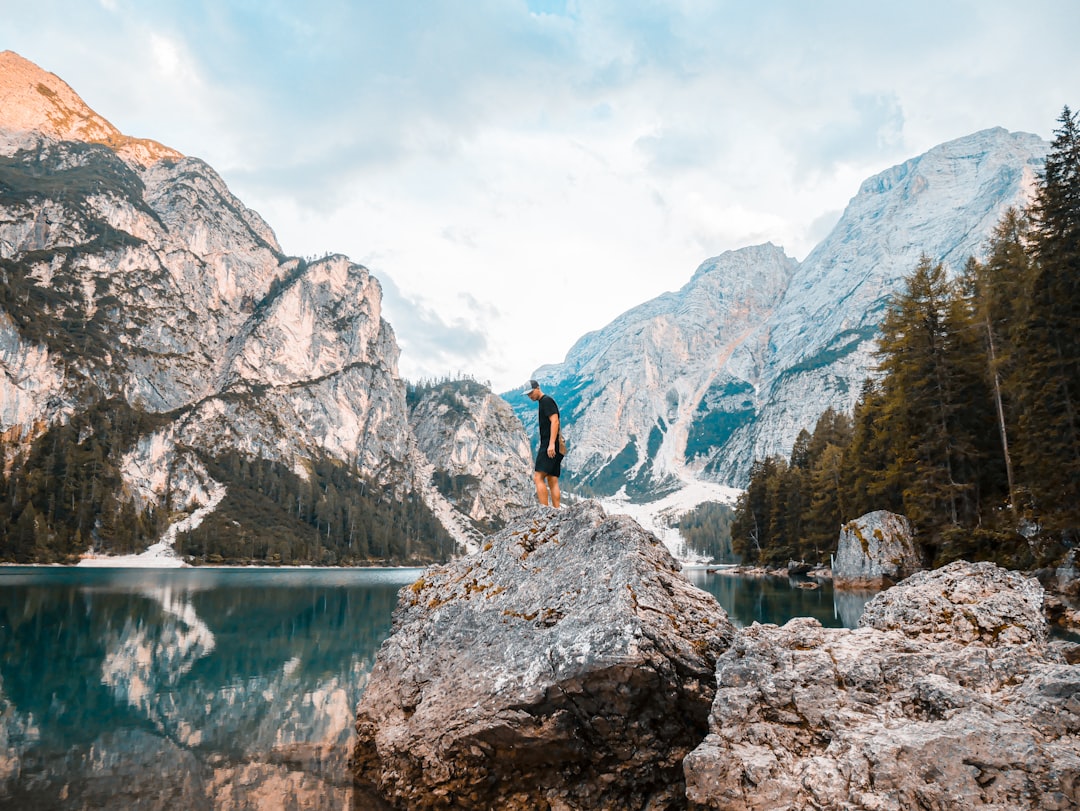 Excursões no Lago di Braies: Um Paraíso Escondido - St.Veit | Secret World Trip Planner