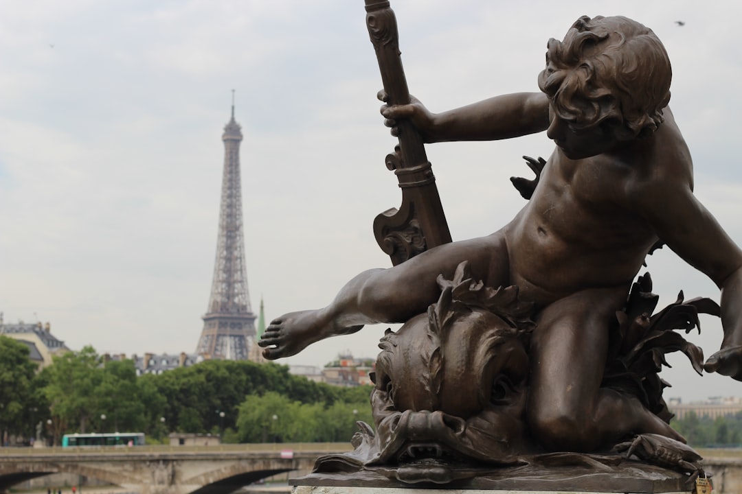 Die Alexandre-III-Brücke: Ein Meisterwerk von Paris - Pont Alexandre III | Secret World Trip Planner