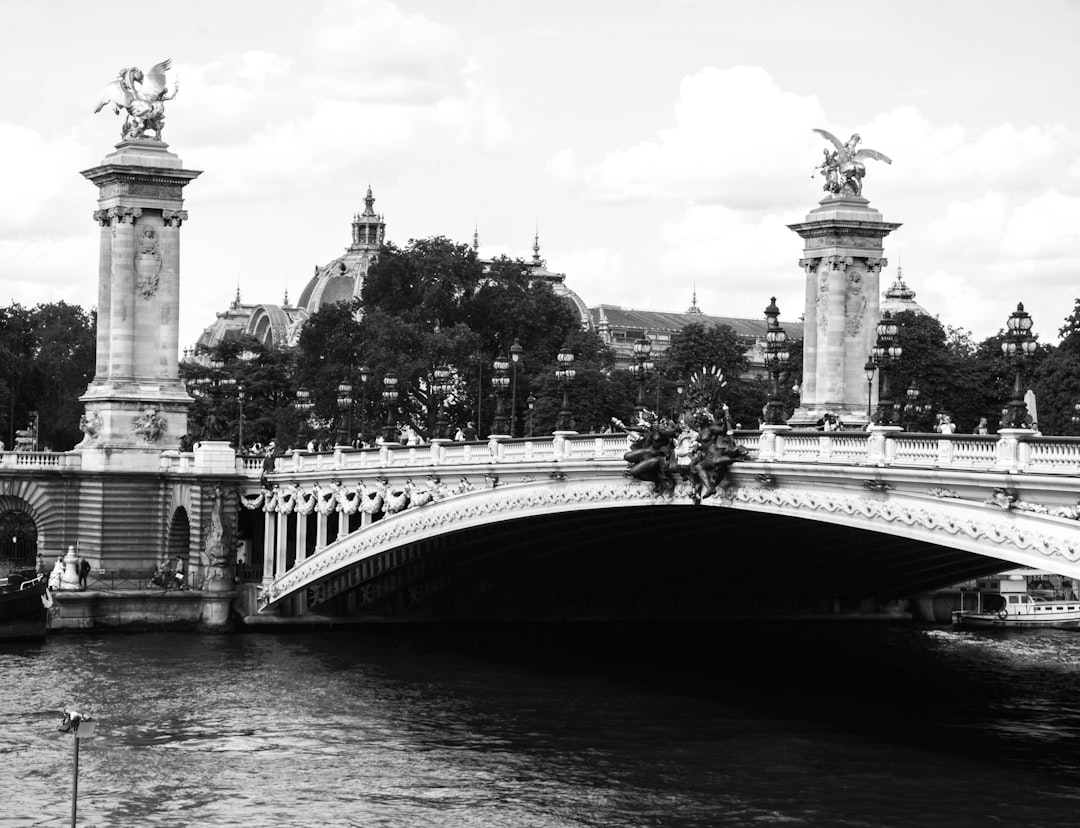 Le Pont Alexandre III : Un Chef-d'œuvre de Paris - Pont Alexandre III | Secret World Trip Planner