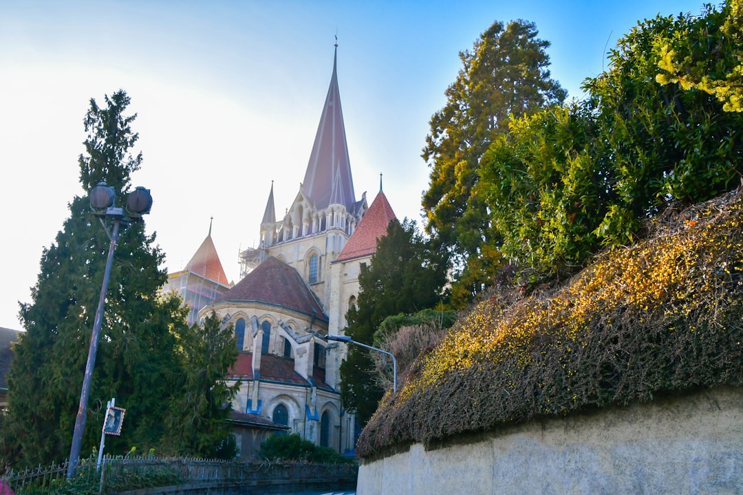 Château d'Ouchy: Un gioiello nascosto in Svizzera - Pl. du Port | Secret World Trip Planner