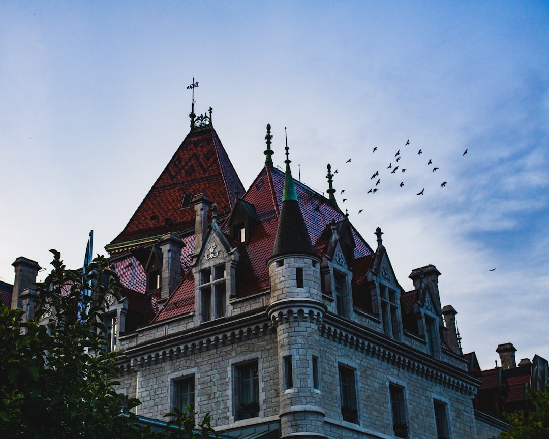 Château d'Ouchy: Um tesouro escondido na Suíça - Pl. du Port | Secret World Trip Planner