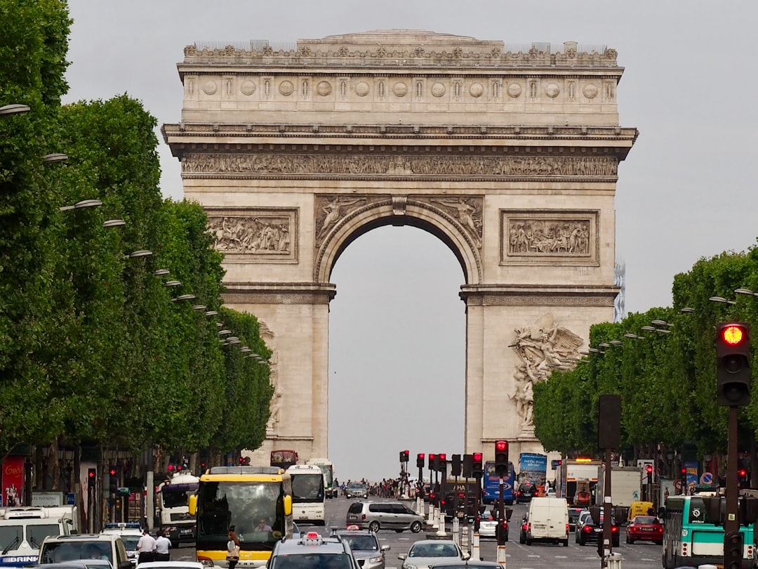 Arco do Triunfo do Carosello: História e Beleza - Pl. du Carrousel | Secret World Trip Planner