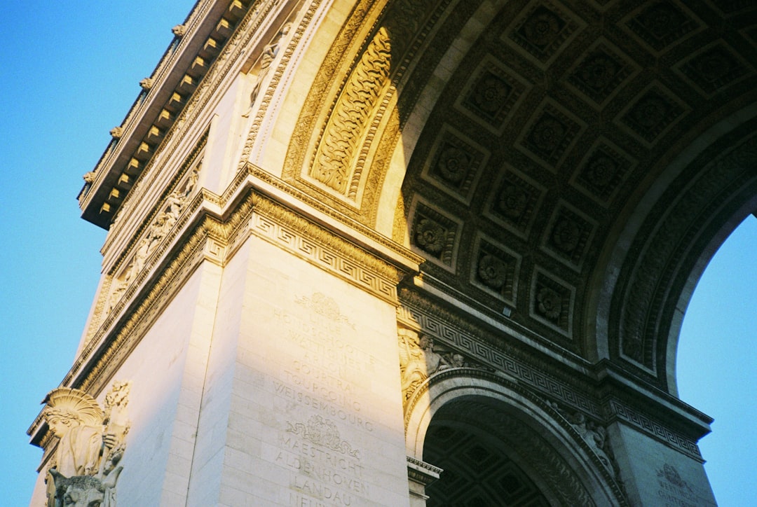 Arco do Triunfo do Carosello: História e Beleza - Pl. du Carrousel | Secret World Trip Planner