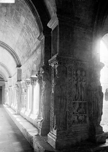 San Trofimo Cloister: A Hidden Gem in Arles - 20 Rue du Cloître | Secret World Trip Planner