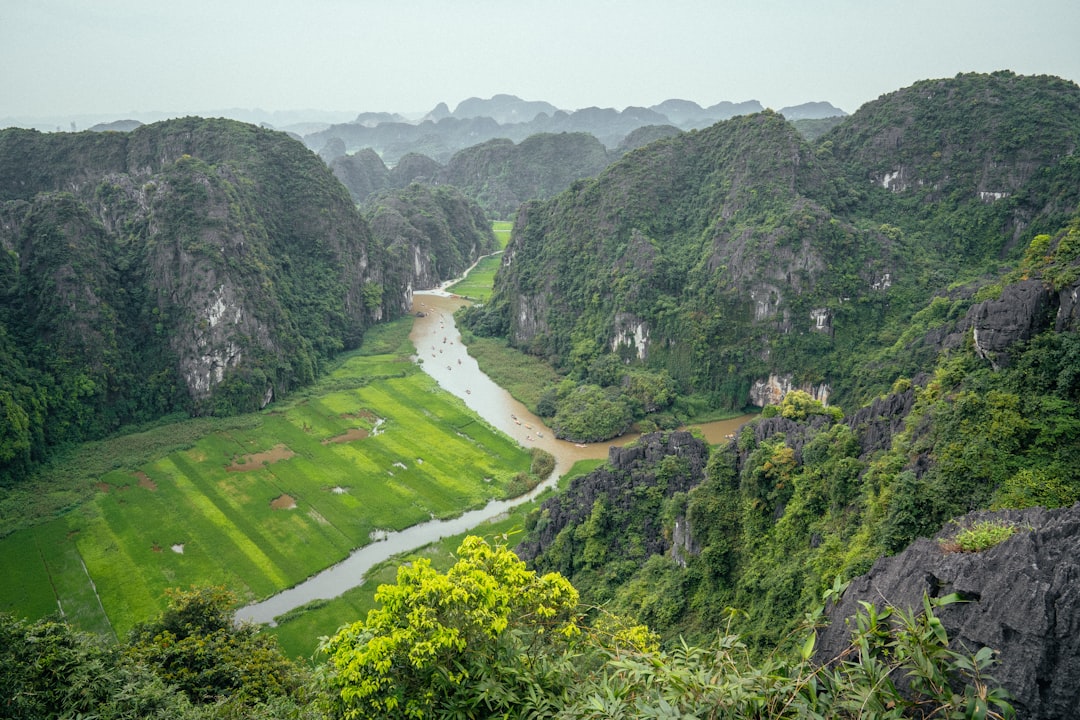 Núi Am: Um Paraíso Natural no Coração do Vietnã - Canh Vinh | Secret World Trip Planner