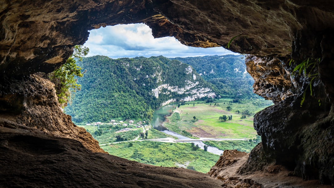 Explorando la Magia de la Cueva Ta Phin en Vietnam - Ta Phin | Secret World Trip Planner