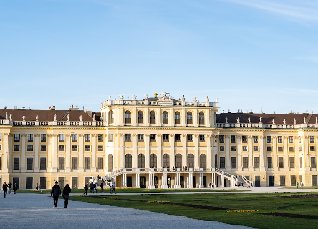 Vistas Espectaculares en el Parque del Castillo de Schönbrunn - Schönbrunner Schloßstraße 47 | Secret World Trip Planner
