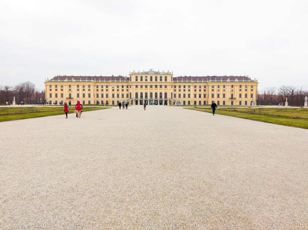 Panoramas Deslumbrantes no Parque do Castelo de Schönbrunn - Schönbrunner Schloßstraße 47 | Secret World Trip Planner