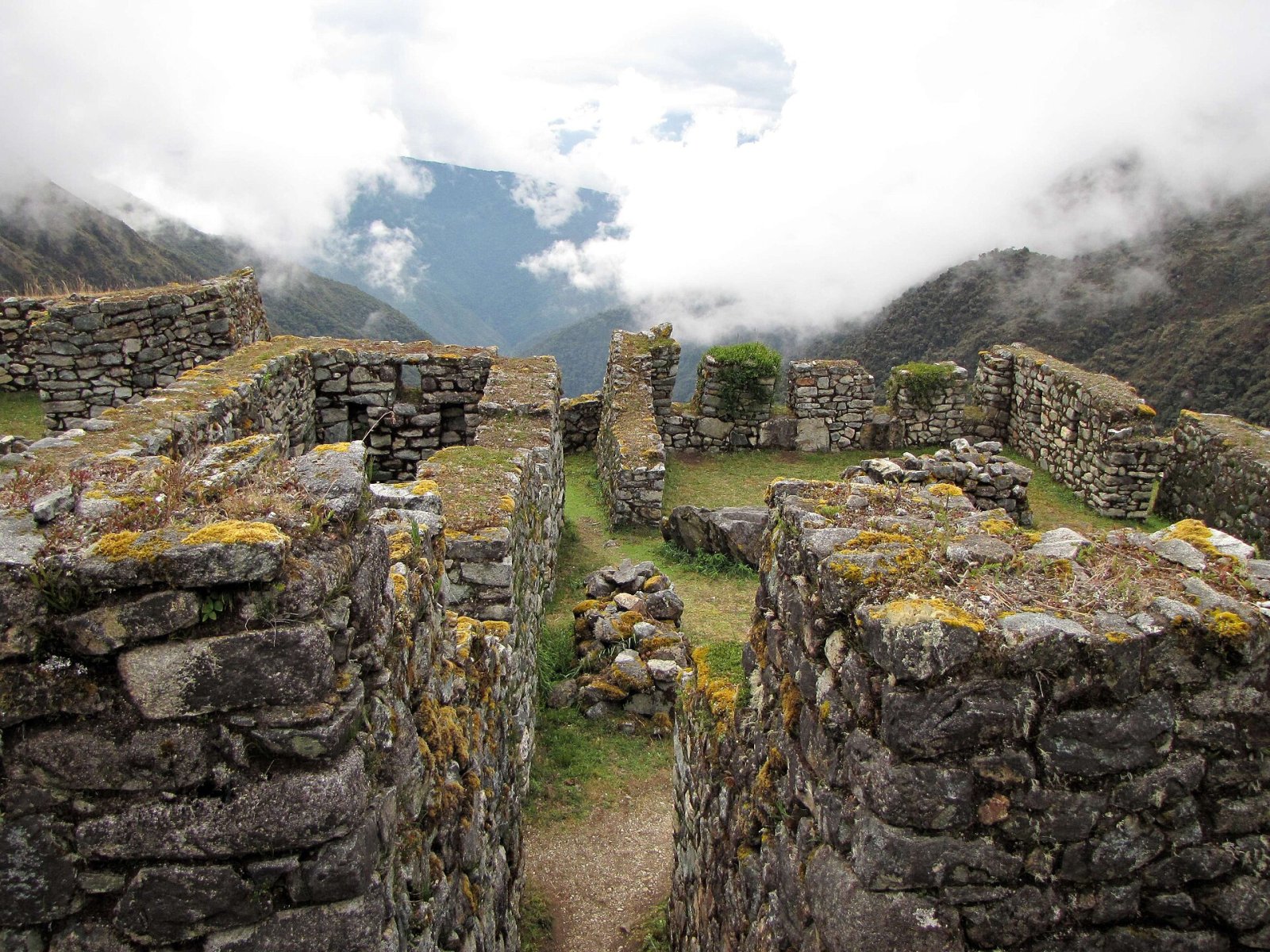 Explorer Sayacmarca : Un joyau archéologique du Pérou - Aguas Calientes | Secret World Trip Planner