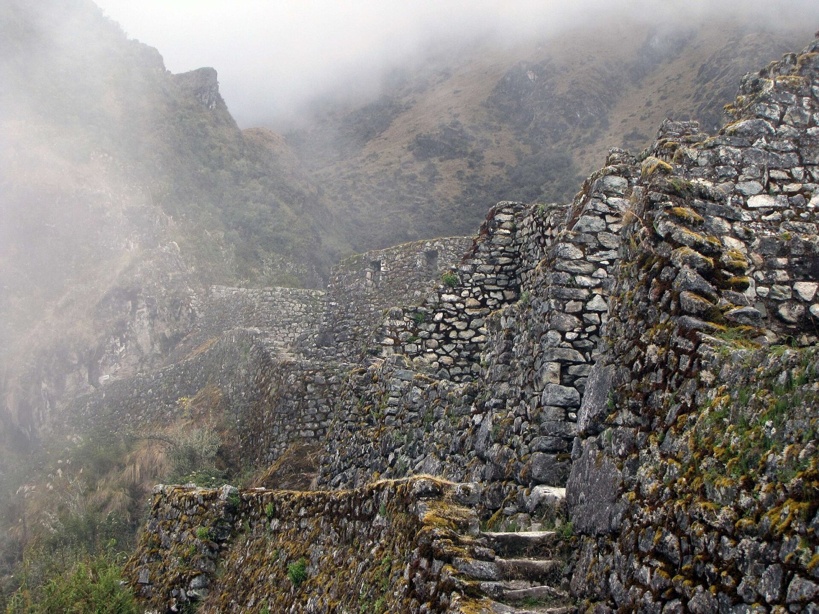 Explorando Sayacmarca: Una joya arqueológica del Perú - Aguas Calientes | Secret World Trip Planner