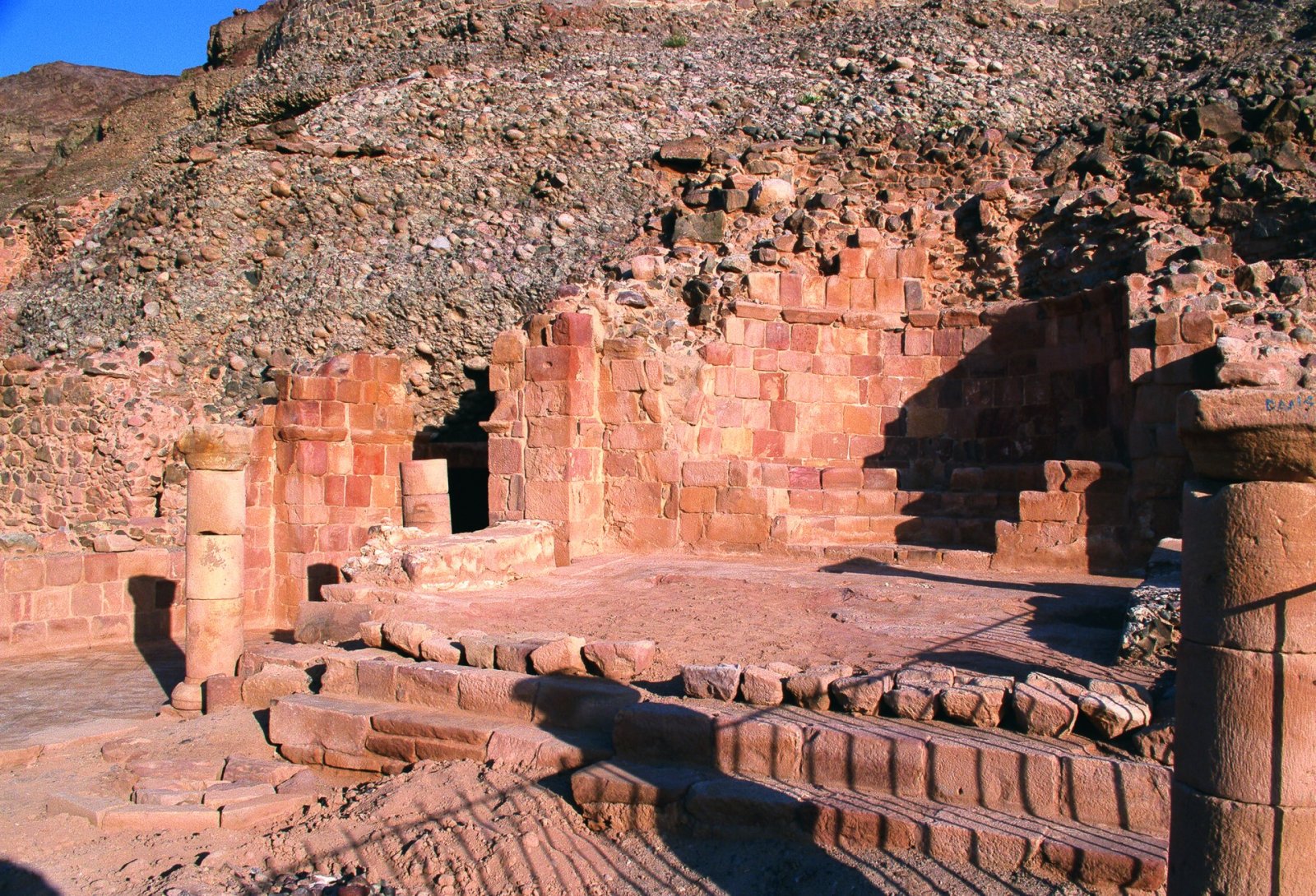 Explore a Gruta de Ló: uma viagem pela história da Jordânia - 2GW3+P4 Gawr as-Safi | Secret World Trip Planner