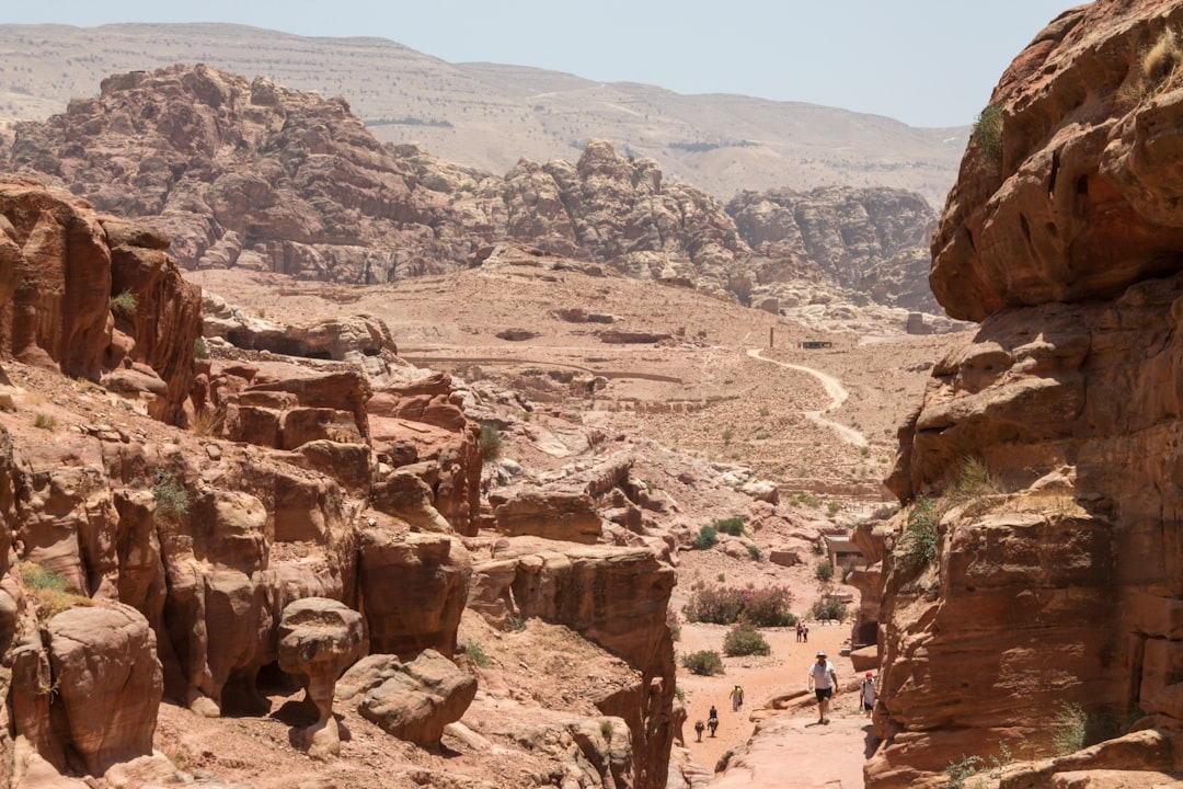 Explorando Jabal Athl Hayran: Um Paraíso Natural na Jordânia - H5MM+88 Aqaba | Secret World Trip Planner