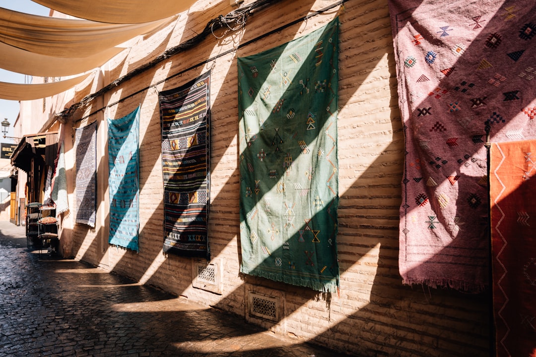 Explorer le Souk de Marrakech : Voyage de Couleurs et Parfums - J2J6+MG6، طريق سيدي عبد العزيز، Marrakech 40000 | Secret World Trip Planner