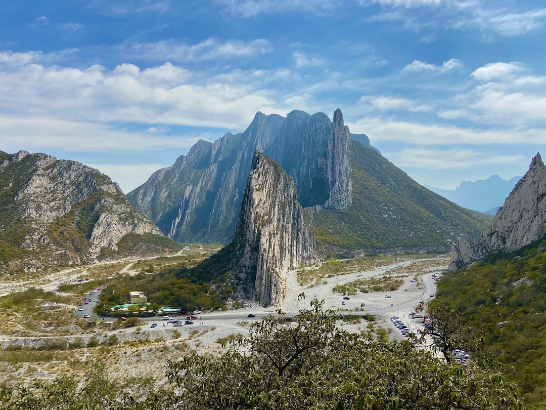 Explorer les sentiers cachés du Cerro de la Silla - Monterrey | Secret World Trip Planner
