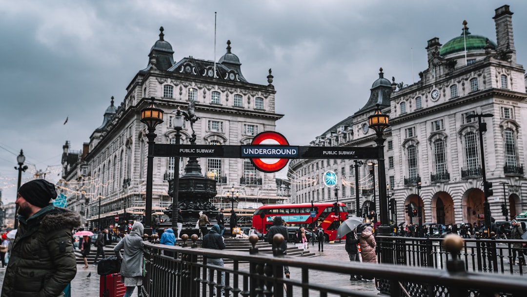 トリッププランナーAIレビュー:ロンドンの隠れた世界 - Londra | Secret World Trip Planner