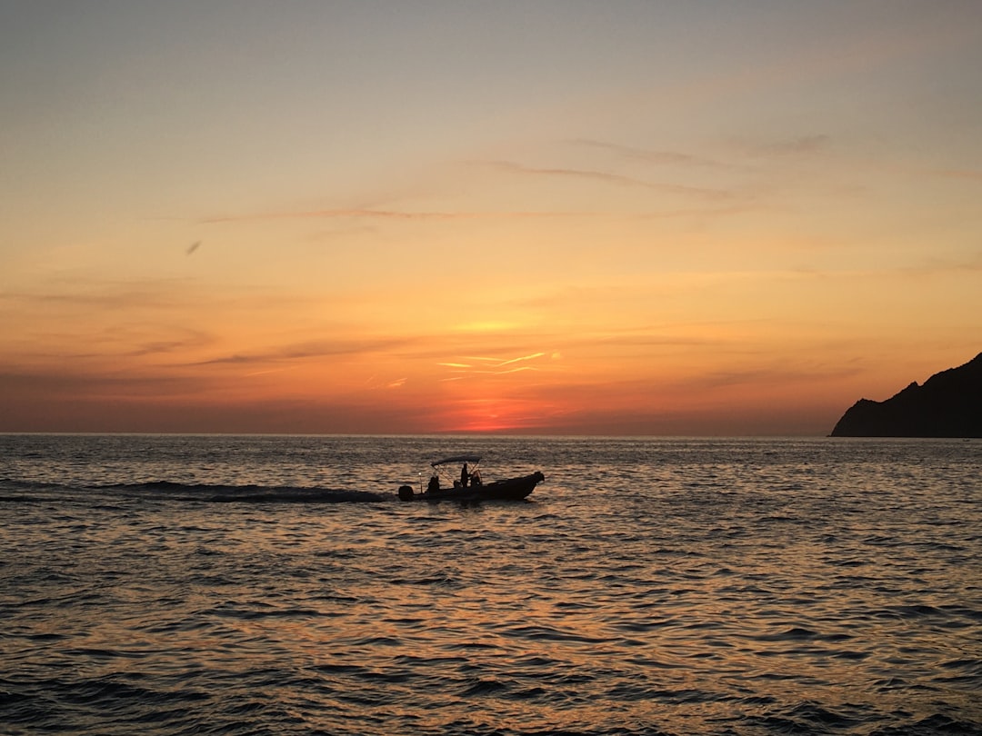 Atardeceres inolvidables en Sunset Oia - Oia | Secret World Trip Planner